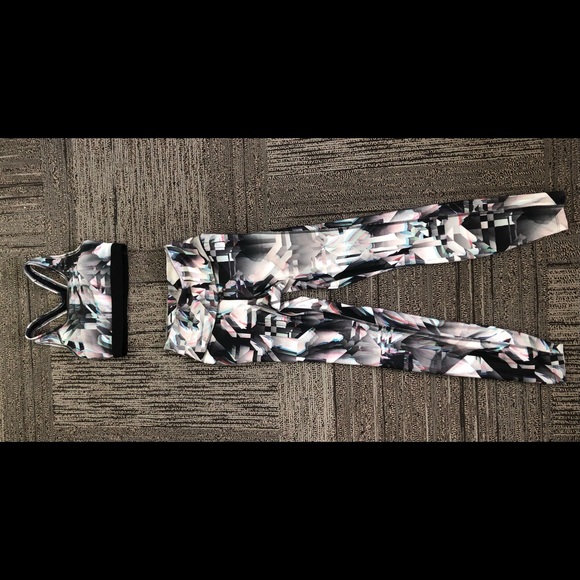 Nike Workout Set - Picture 3 of 3